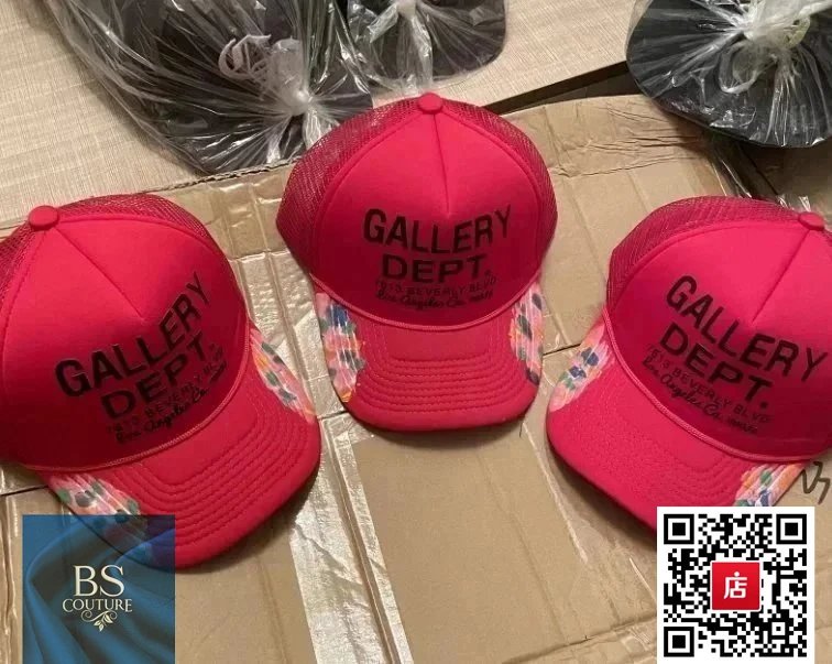 玫红色