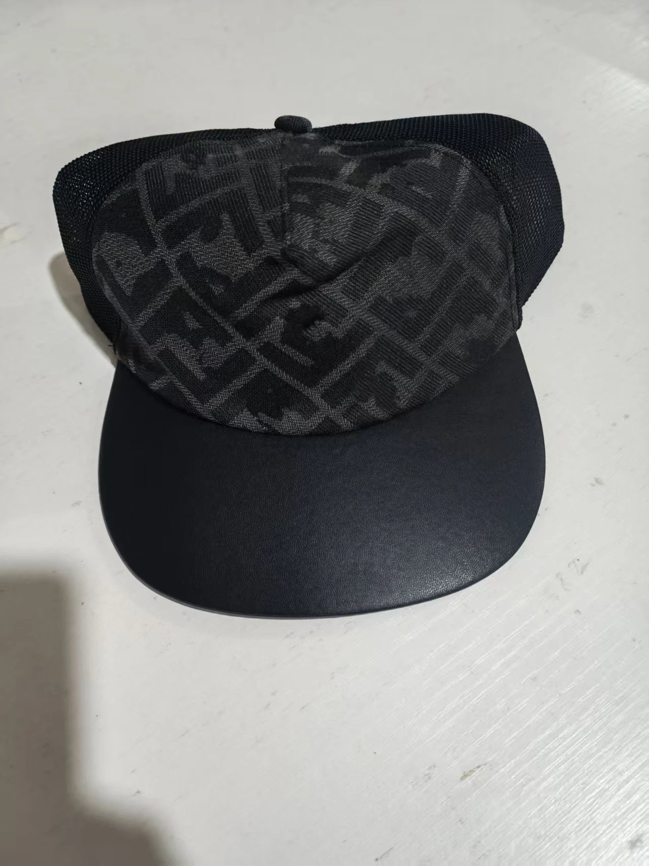 黑色皮檐网帽