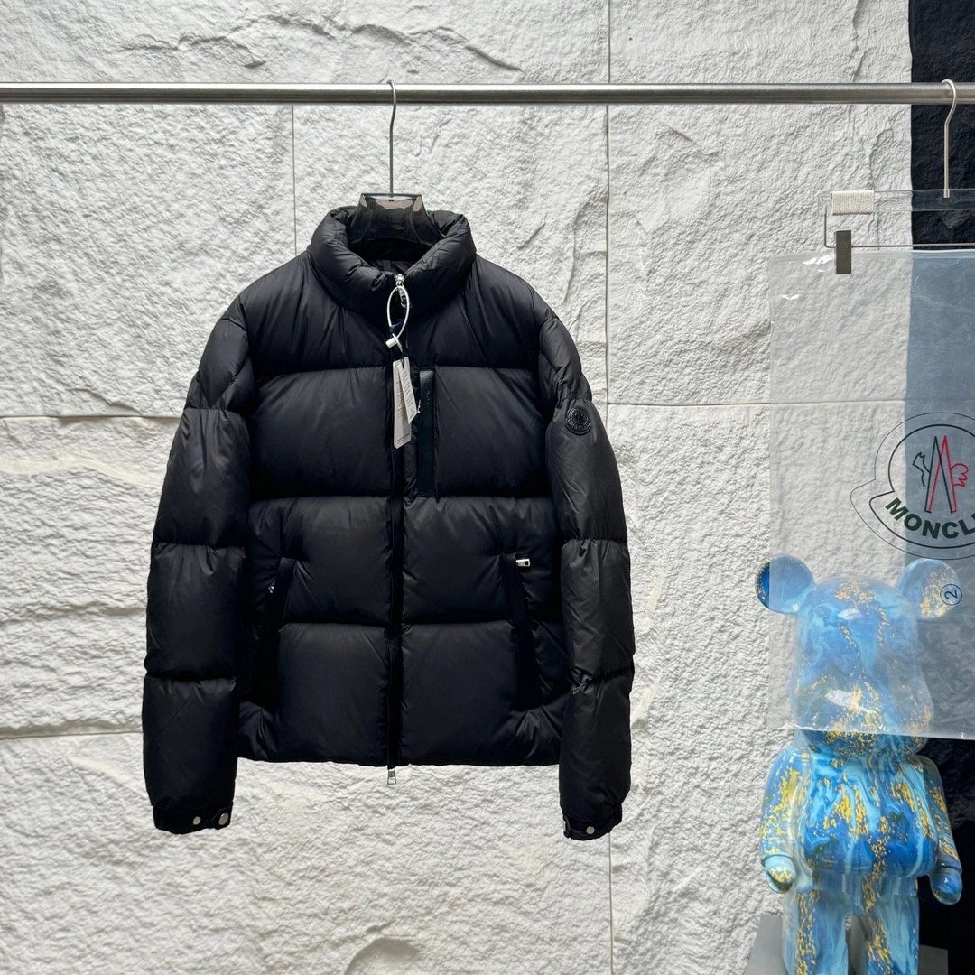 黑色 Black