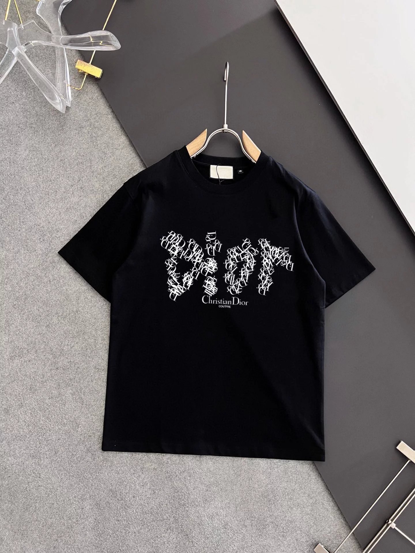 16黑色