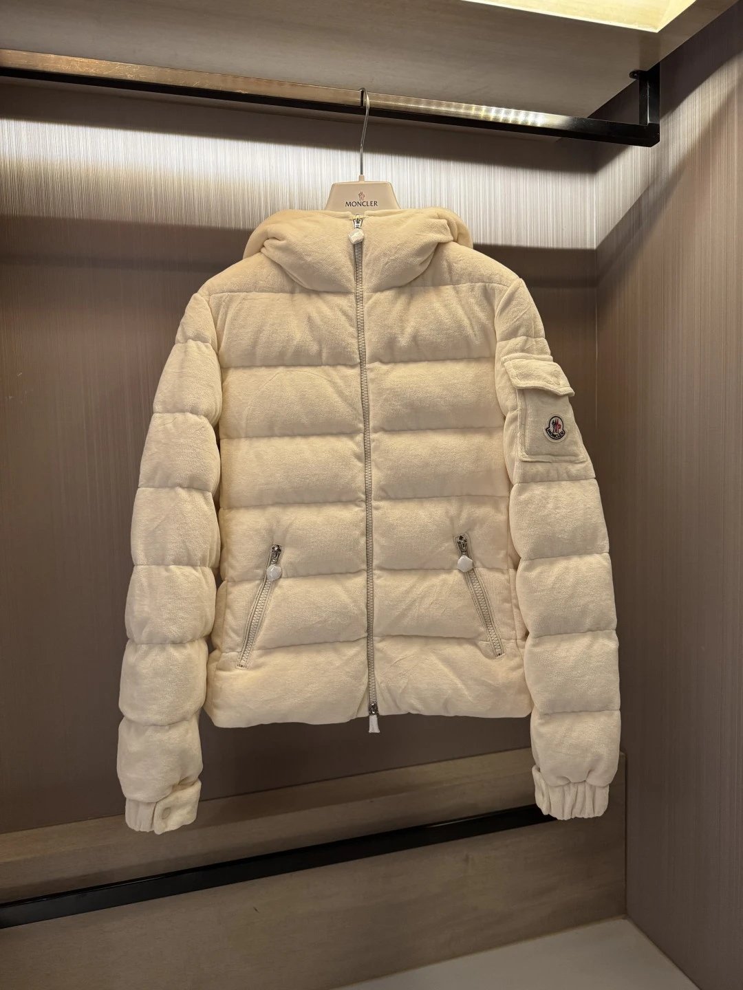 米白色Off-white