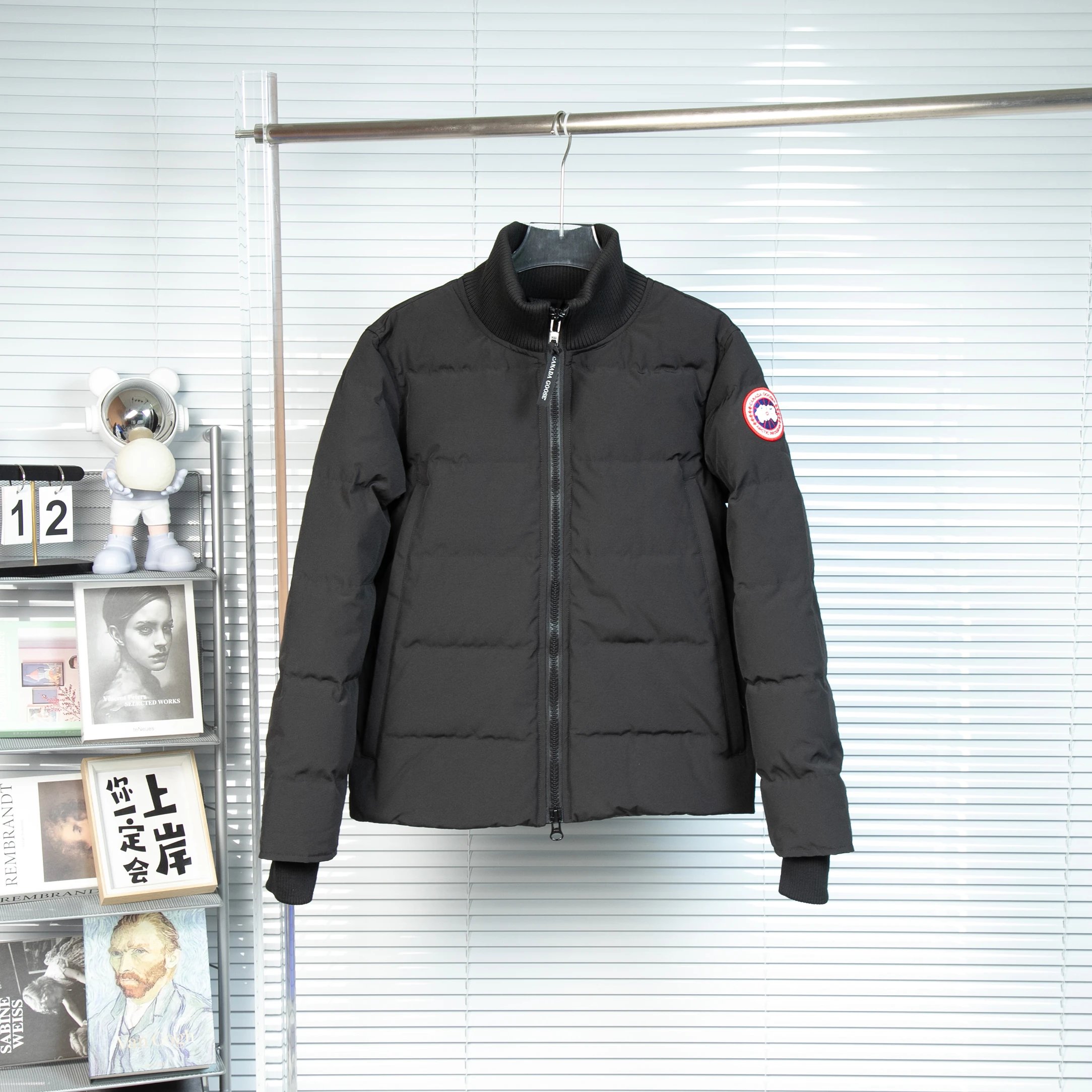 黑色 Black
