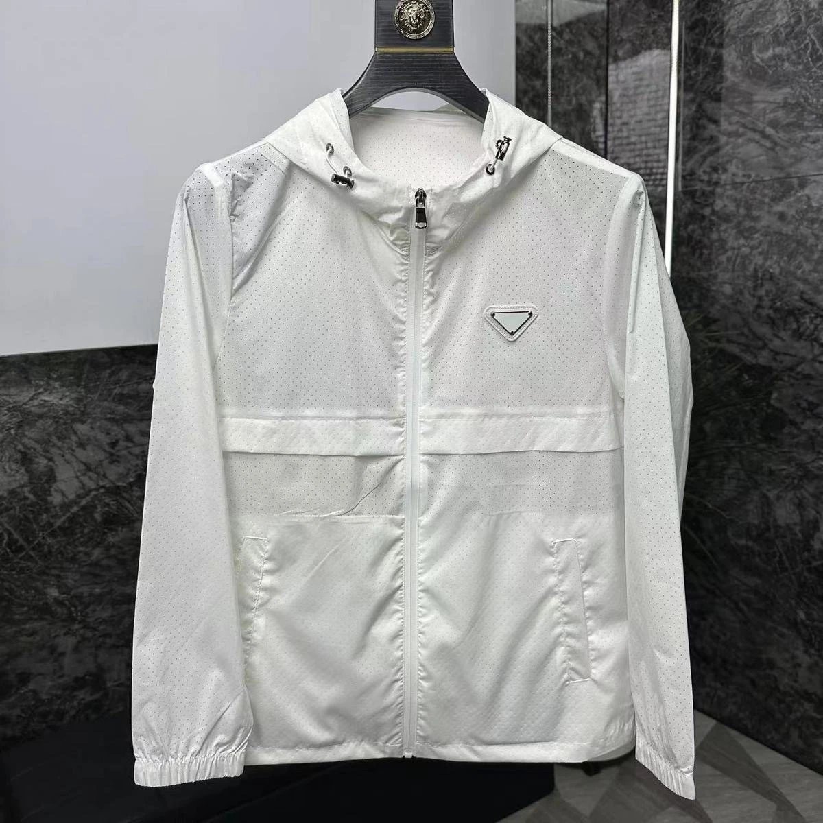白（Breathable coat）