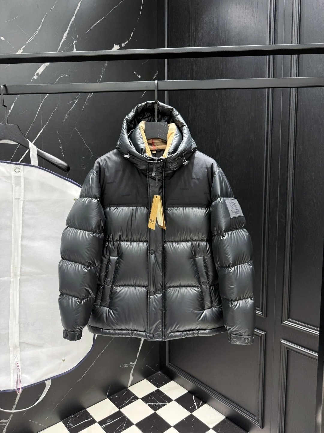 黑色  Black