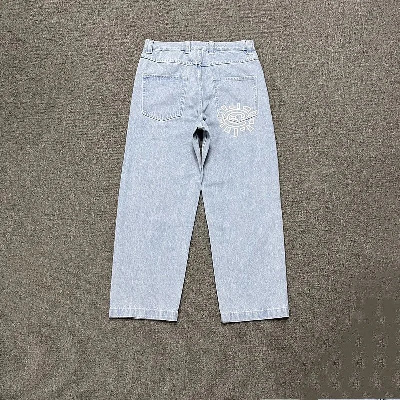浅蓝牛仔裤