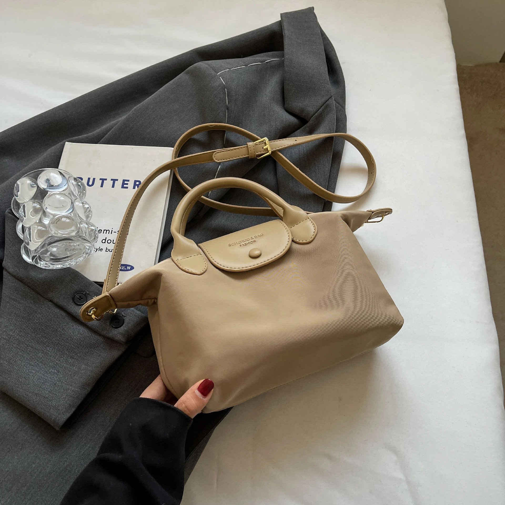 卡其色