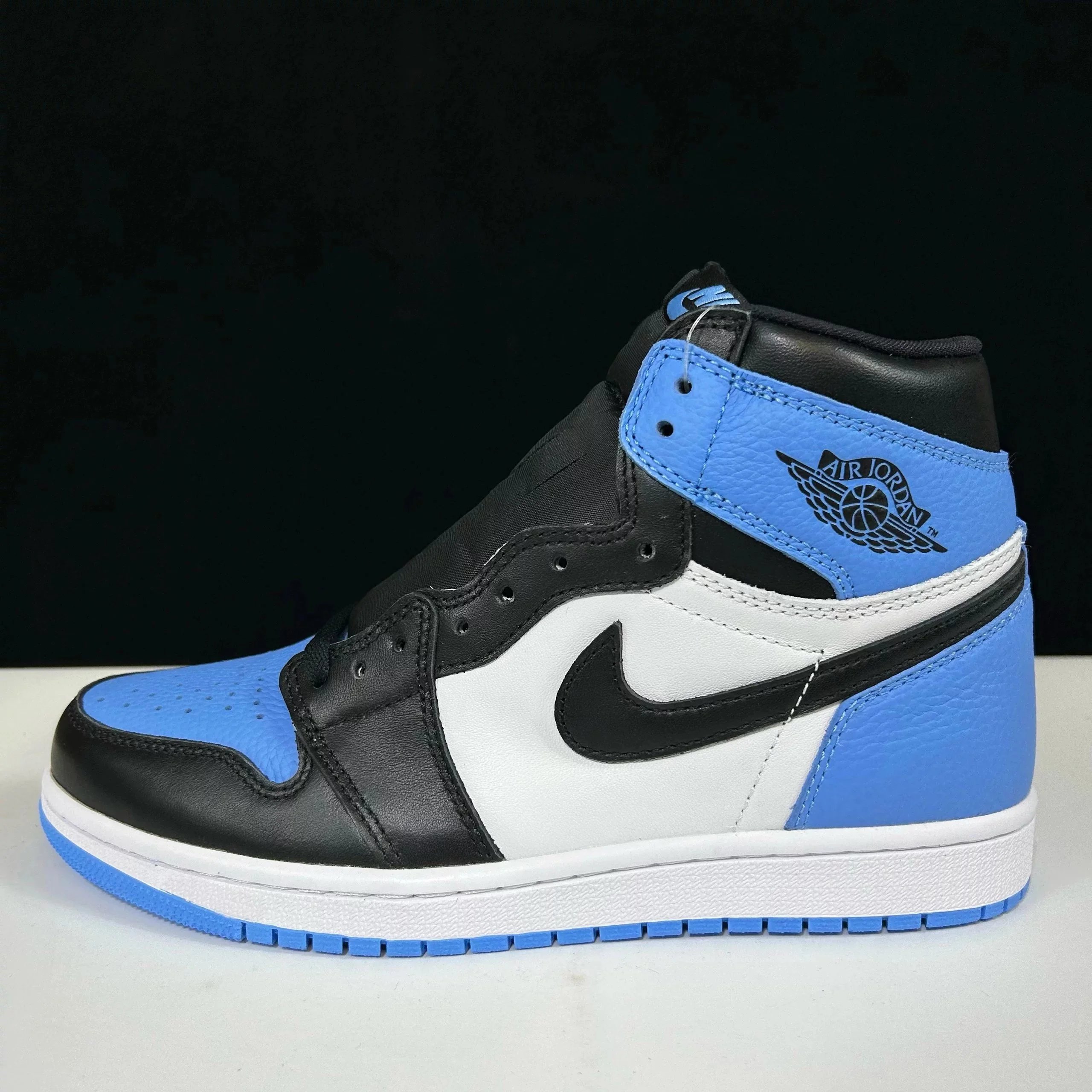 Aj1 北卡蓝黑脚趾