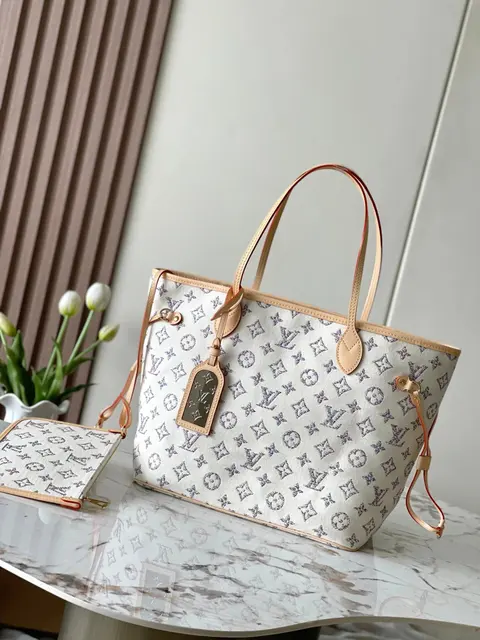 Louis Vuitton Monogram Canvas Neverfull Tote Bag