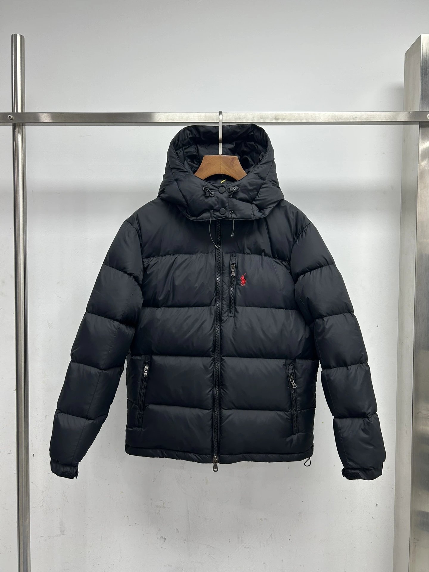 黑色  Black
