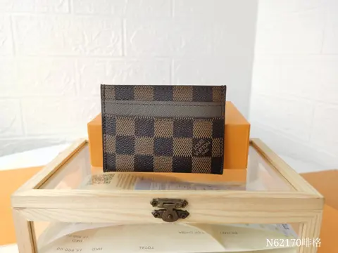 Louis Vuitton Damier Ebene Card Holder