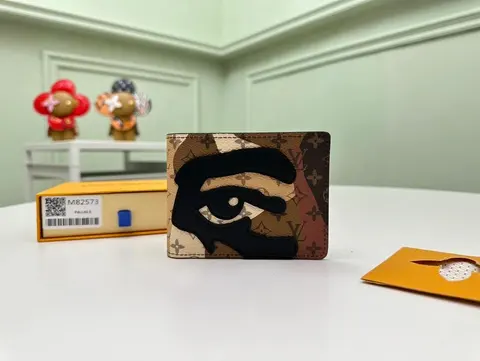 Louis Vuitton Eye Motif Wallet