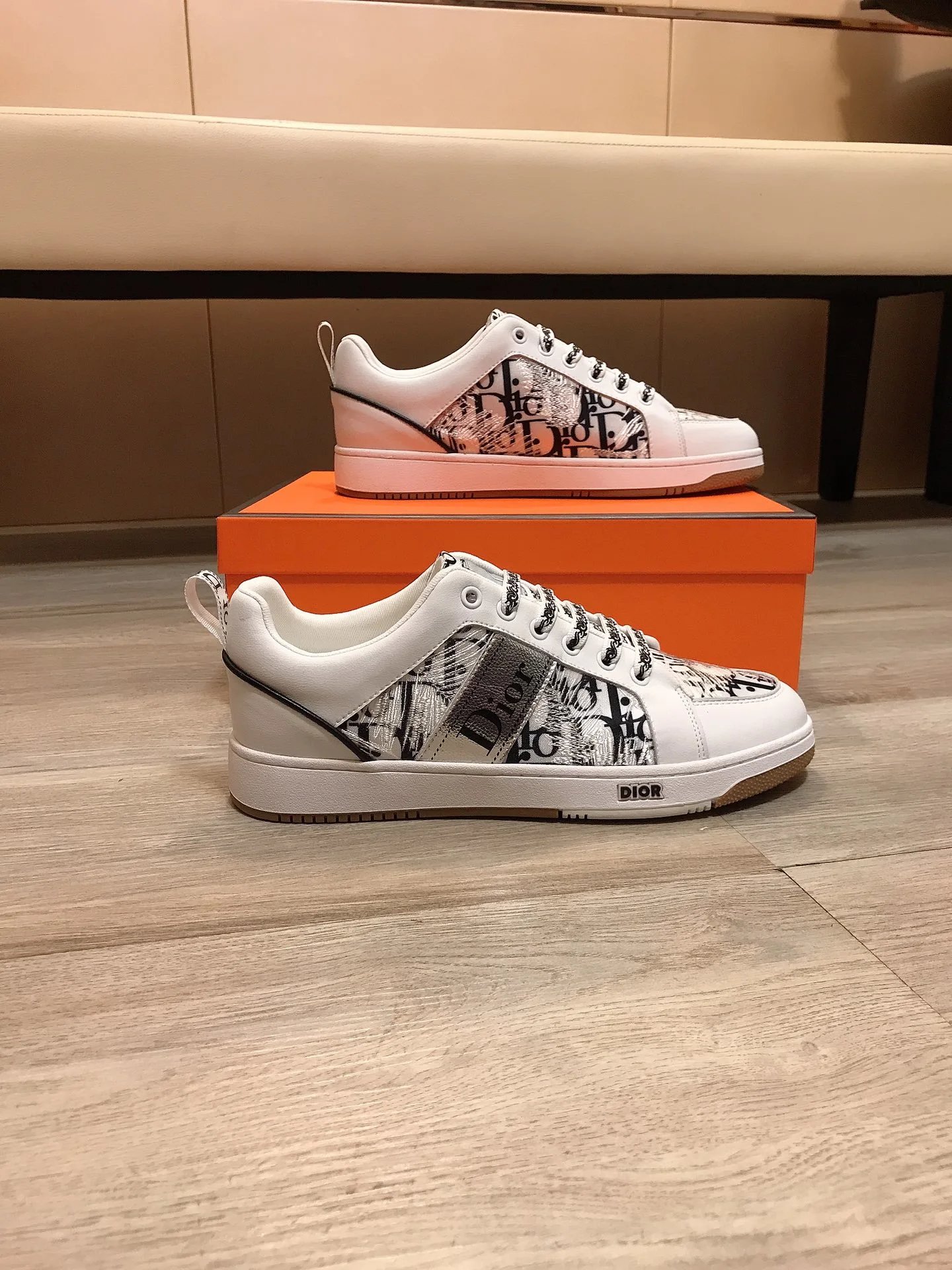 34黑白
