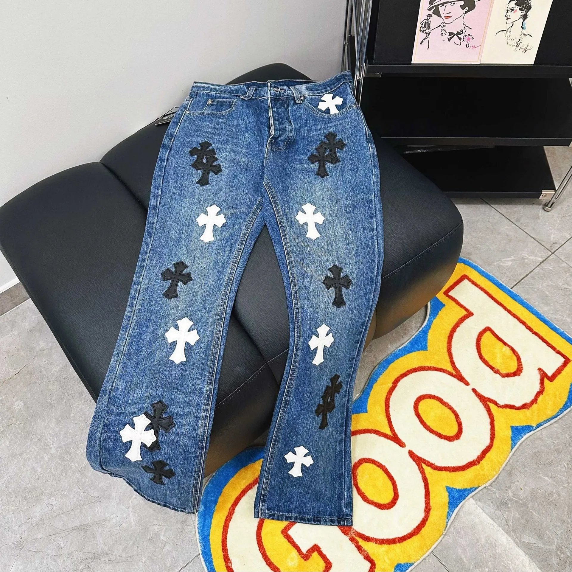 385