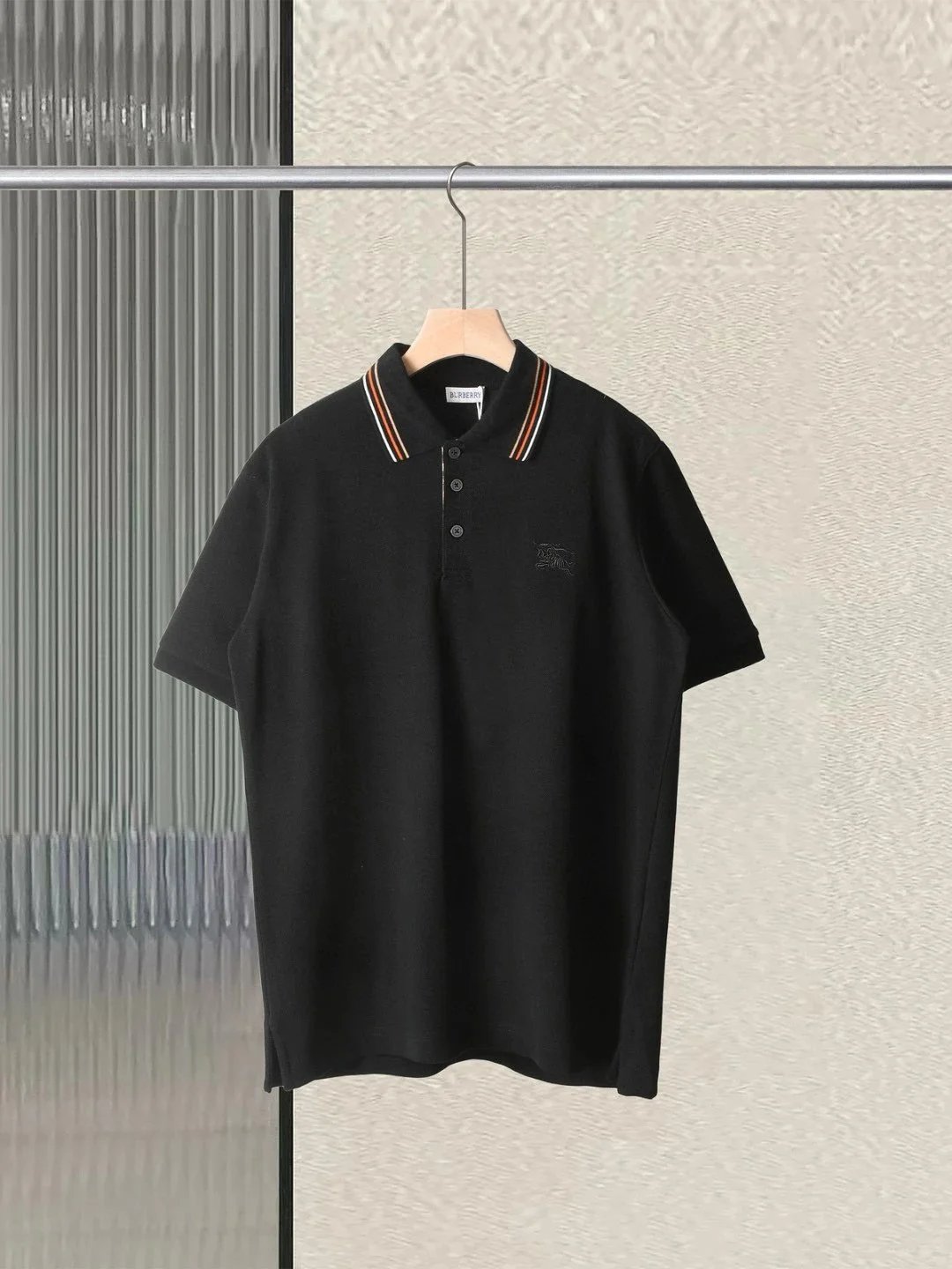黑色 Black