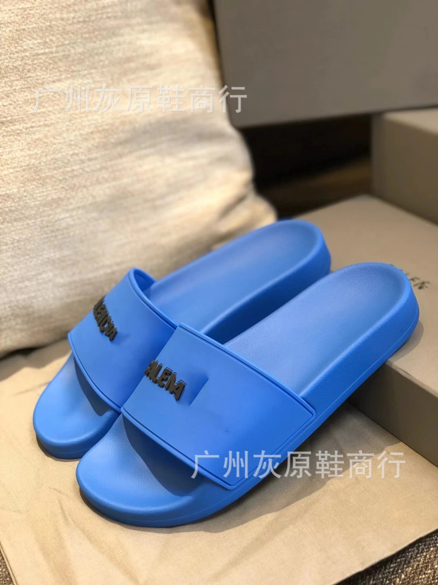 字母蓝色