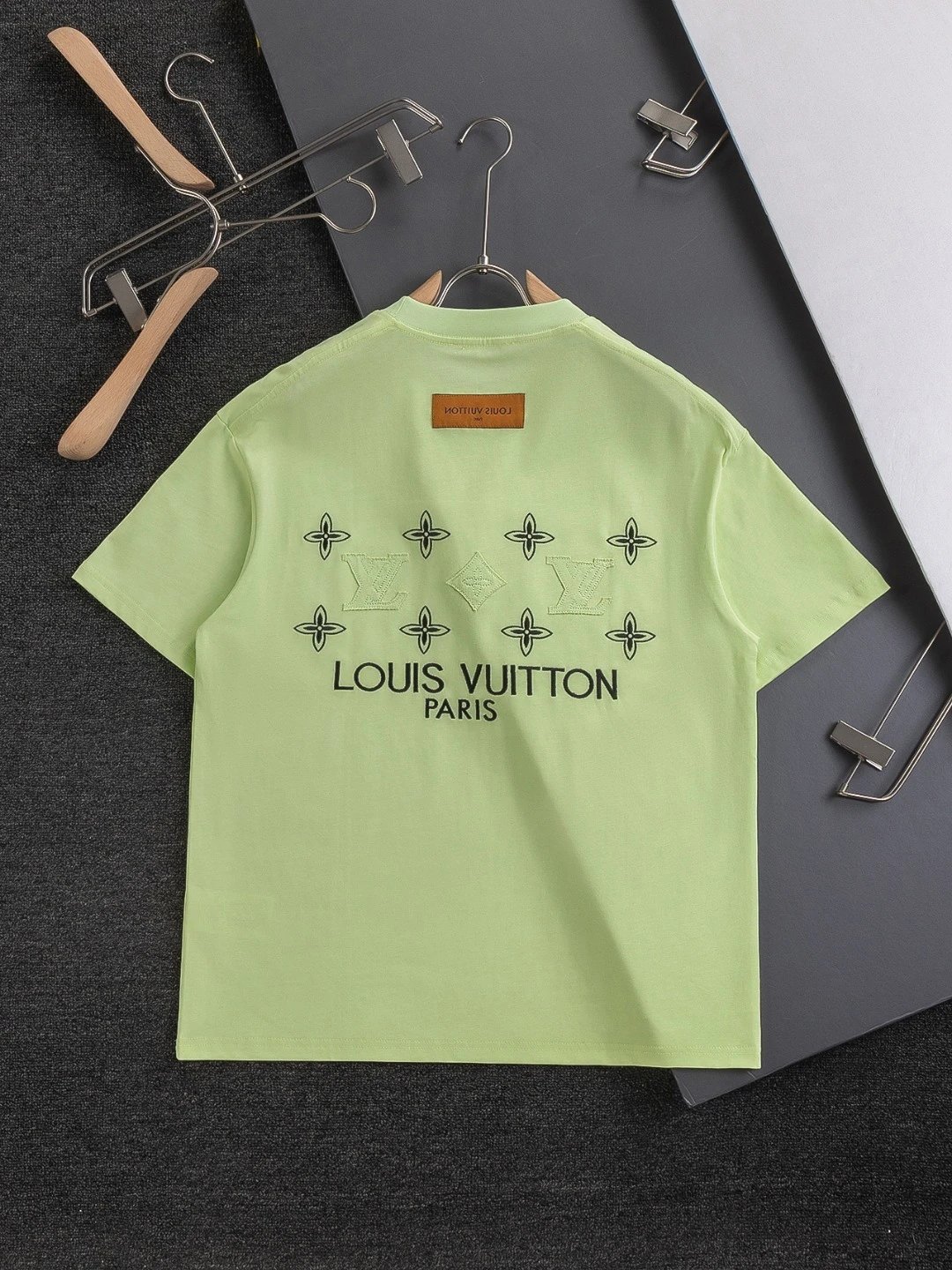 Loui*s  Vuitto*n