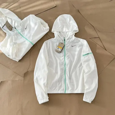 Nike White Lightweight Hooded Windbreaker Jacket