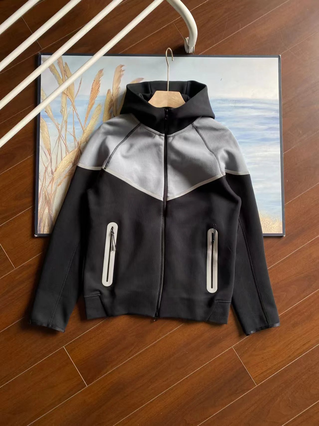 黑拼浅灰