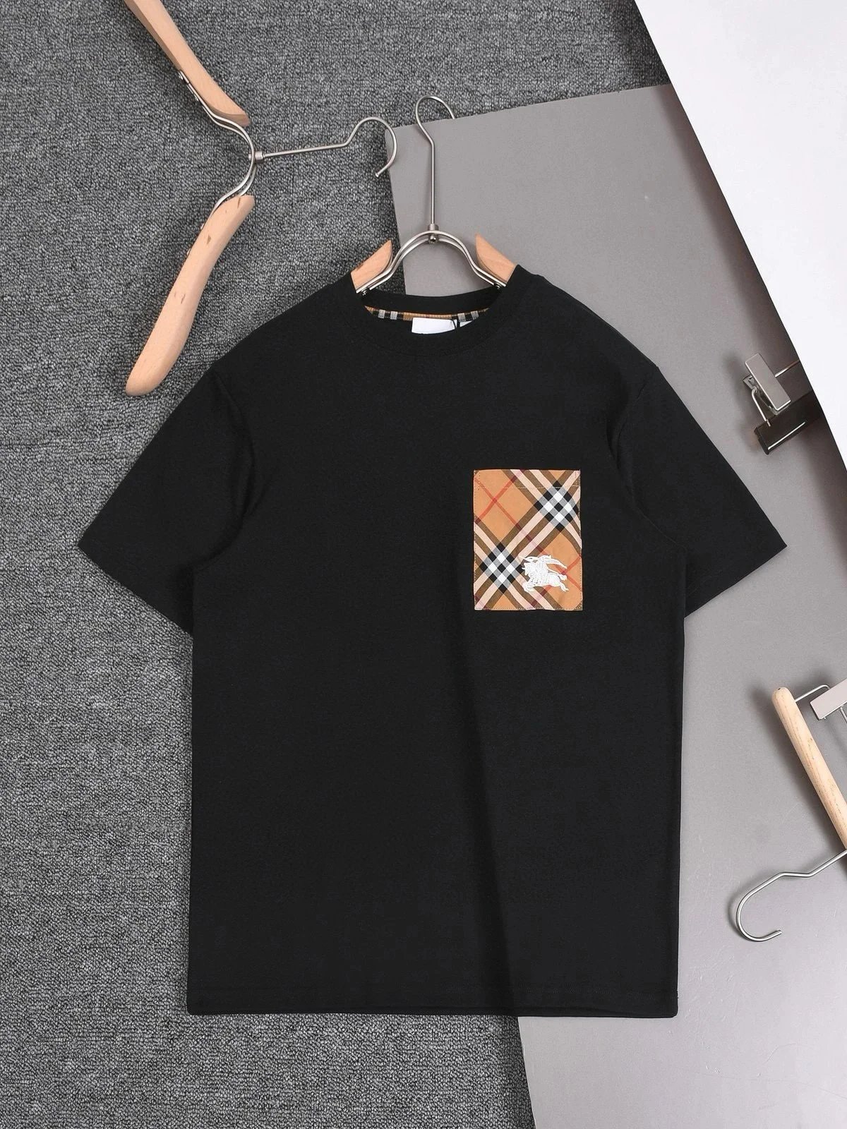 黑色 Black