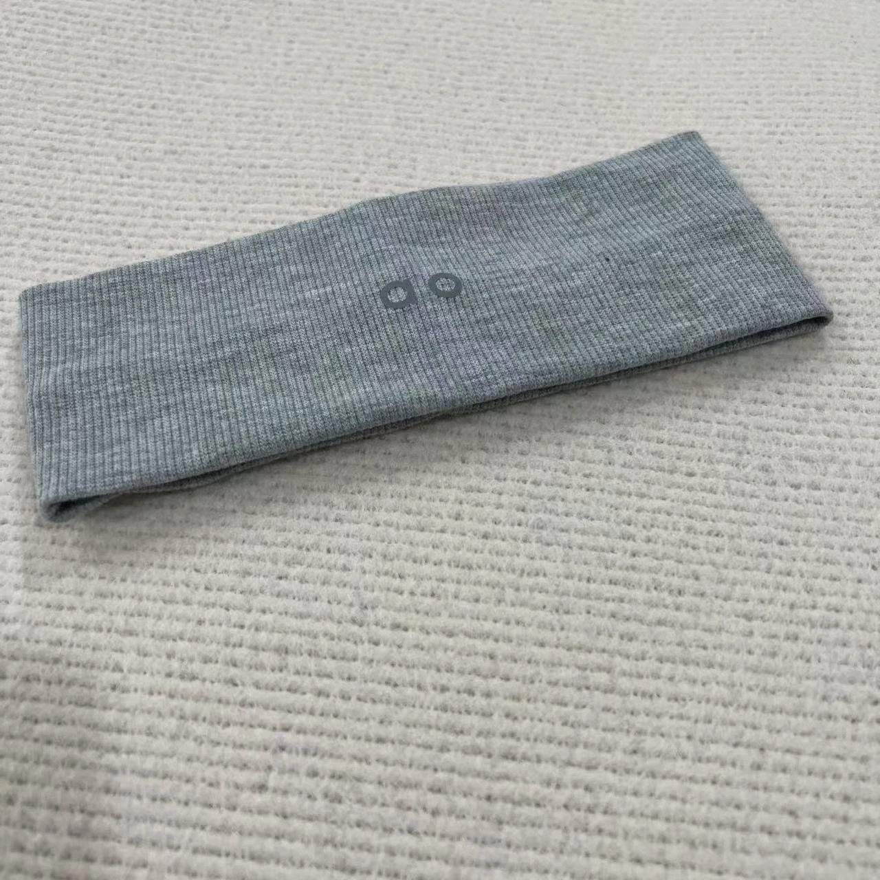 浅灰色
