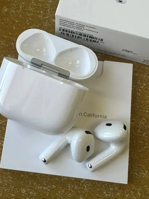 Apple AirPods 4 (ANC)