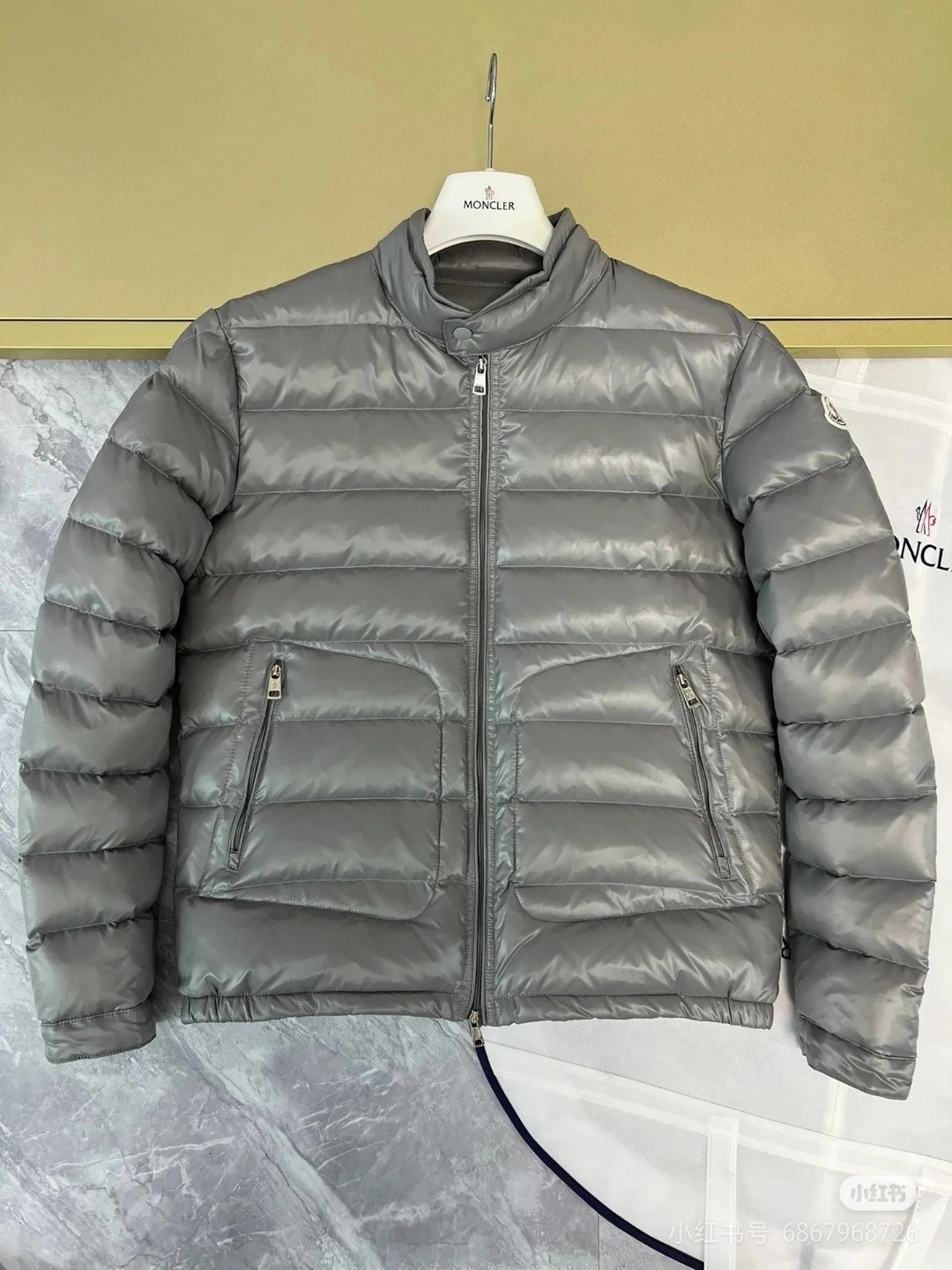 灰色 Grey