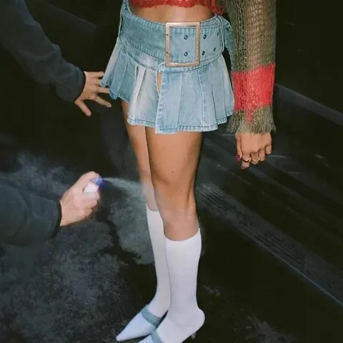 iamgia Y2K Retro Denim Mini Skirt with Distressed Wash, Low-Waist, Slit, Crop Top Style, Pleated