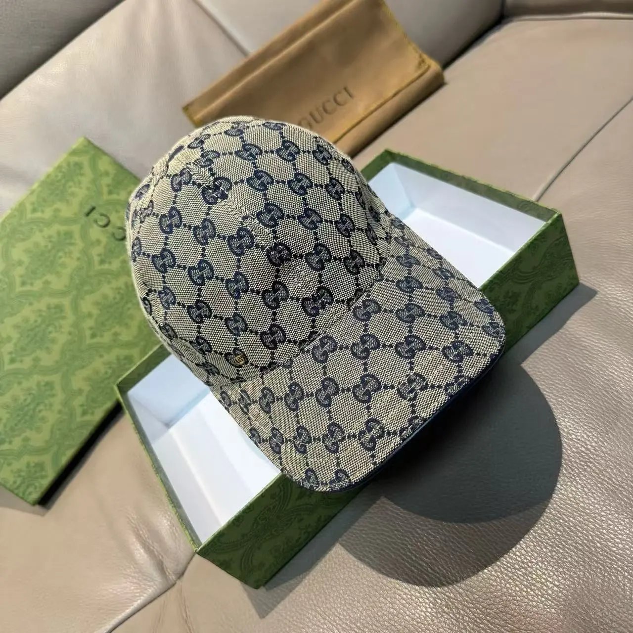 蓝色五金