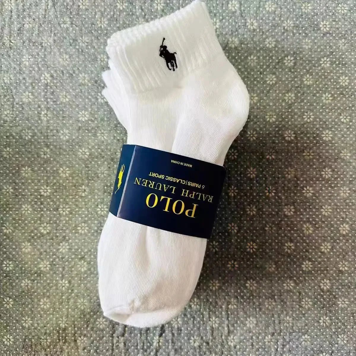 Six pairs of white mid-calf socks03