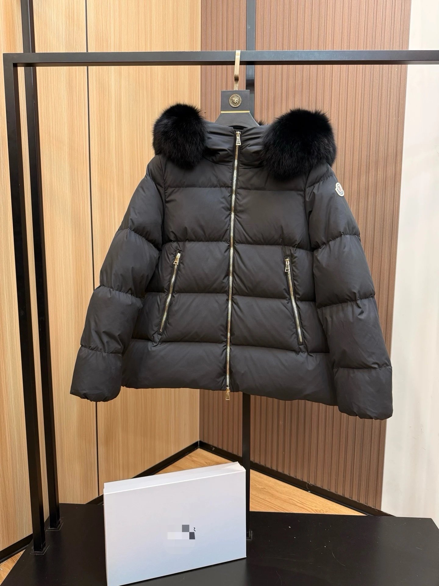 黑色