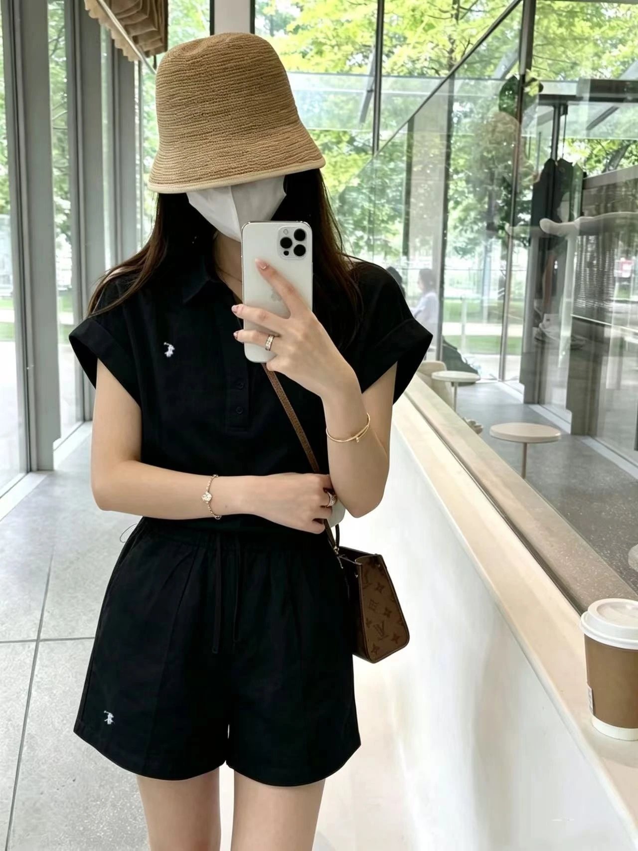 藏青色