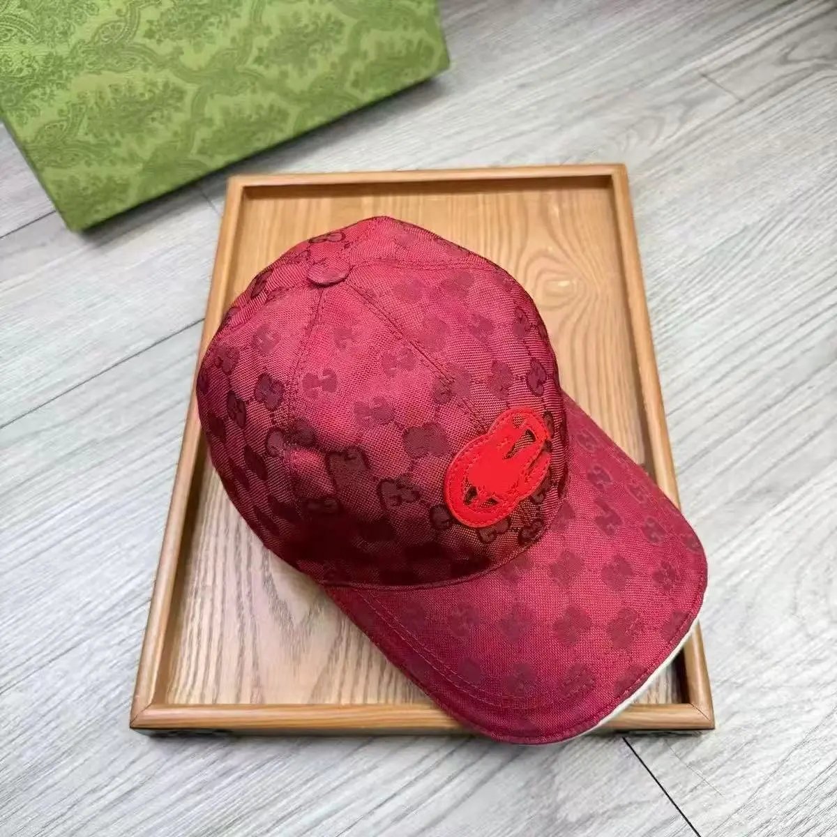 红色