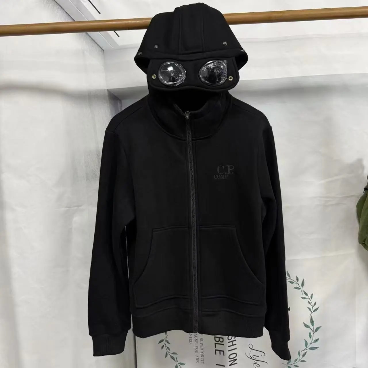 黑色