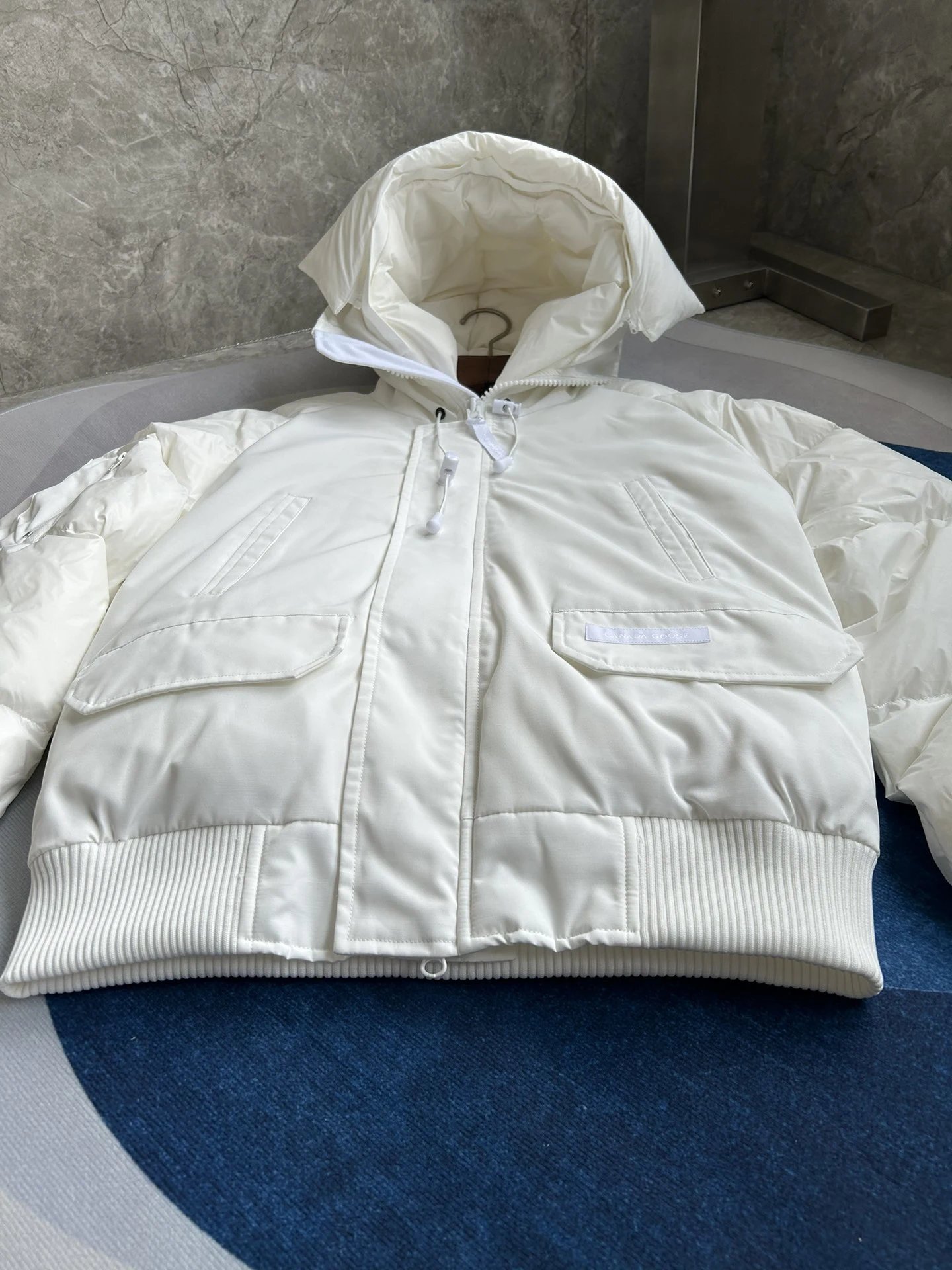 白色 White