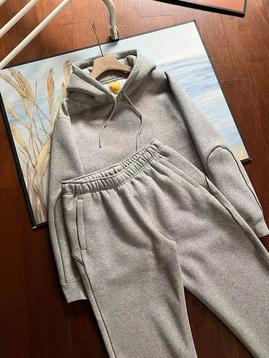 浅灰色