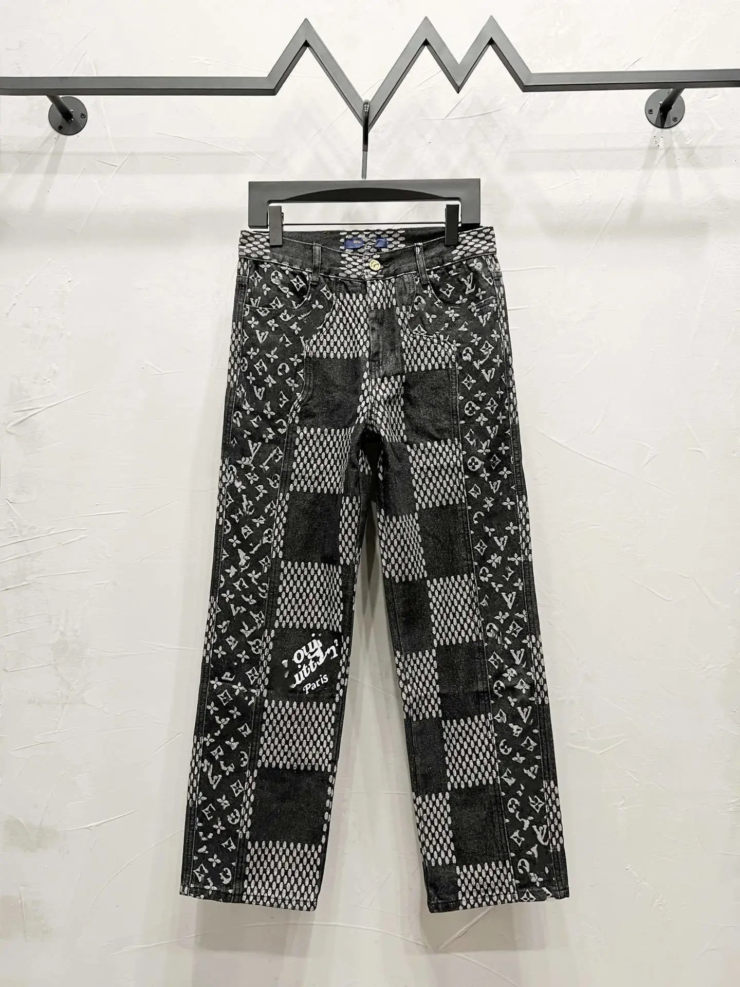 LYM906