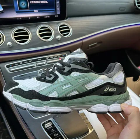 ASICS Gel-Kayano Running Shoe