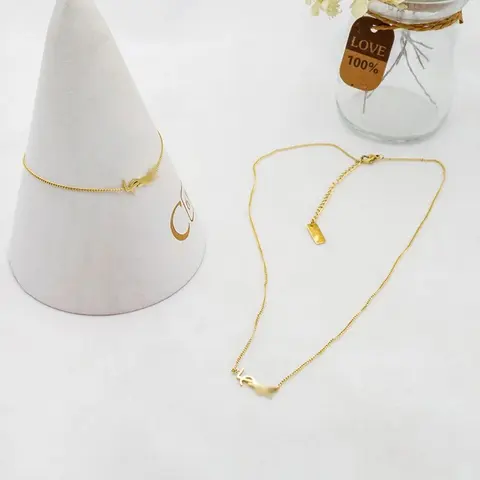 18K Gold-Plated Clavicle Pendant Necklace with Stainless Steel Titanium Chain, English Letter Design