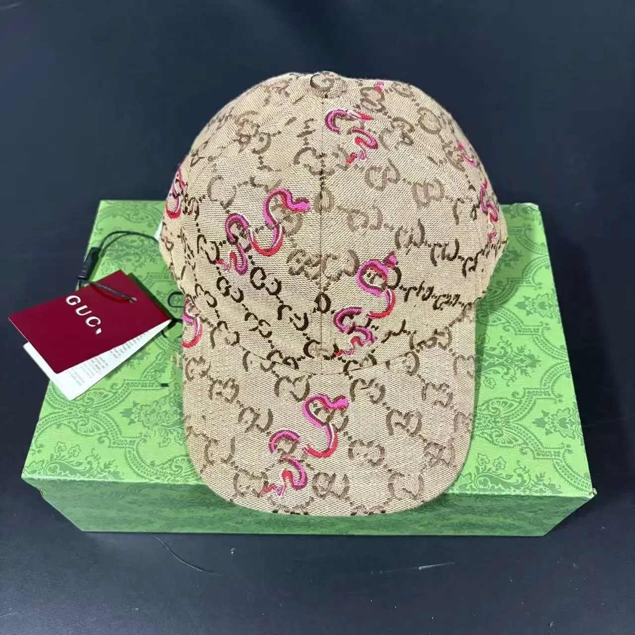 卡其色红色印花