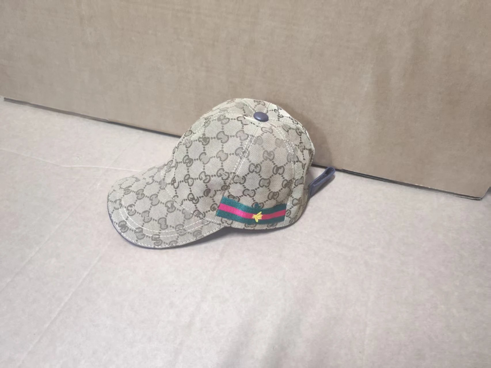 卡其色