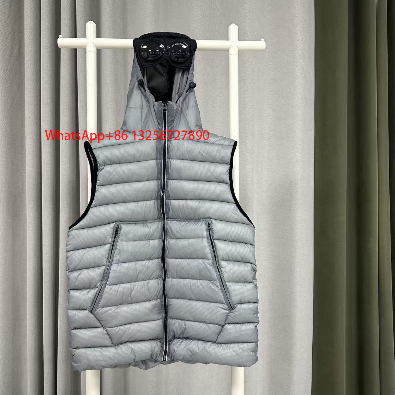 CP 灰色带帽马甲