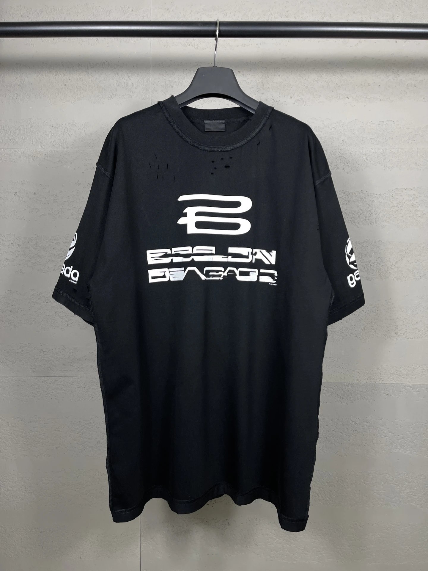 黑色