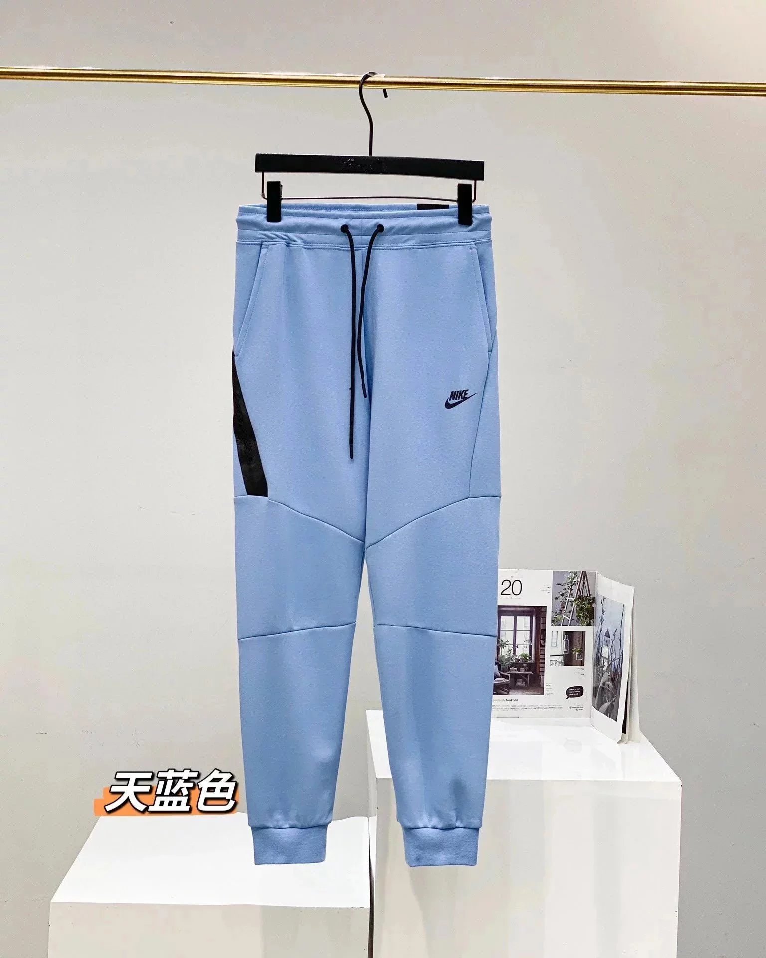蓝色裤子