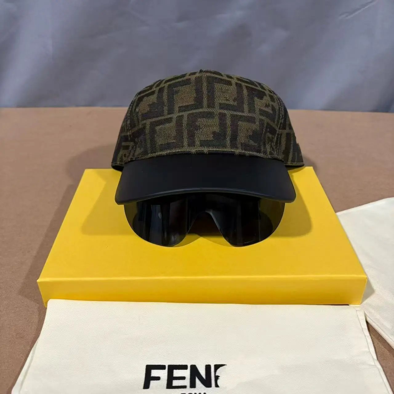 卡其色