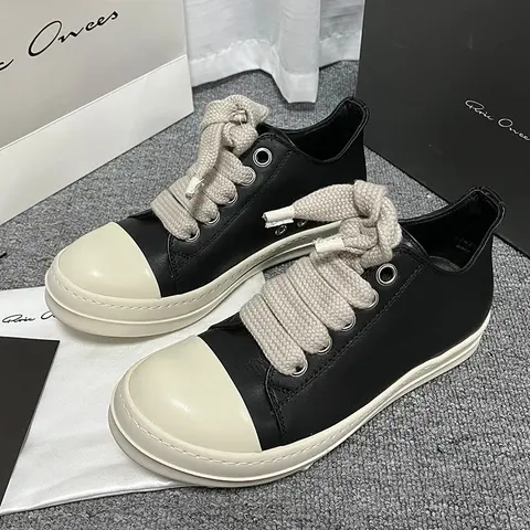 Chloe Onces Black and Cream Leather Sneakers