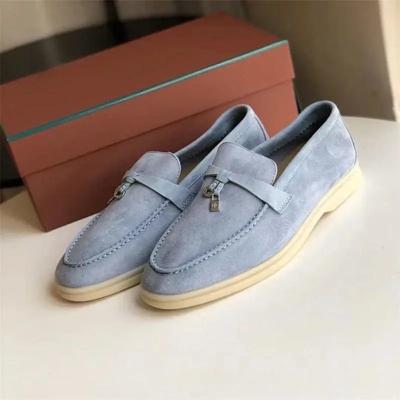 浅蓝色
