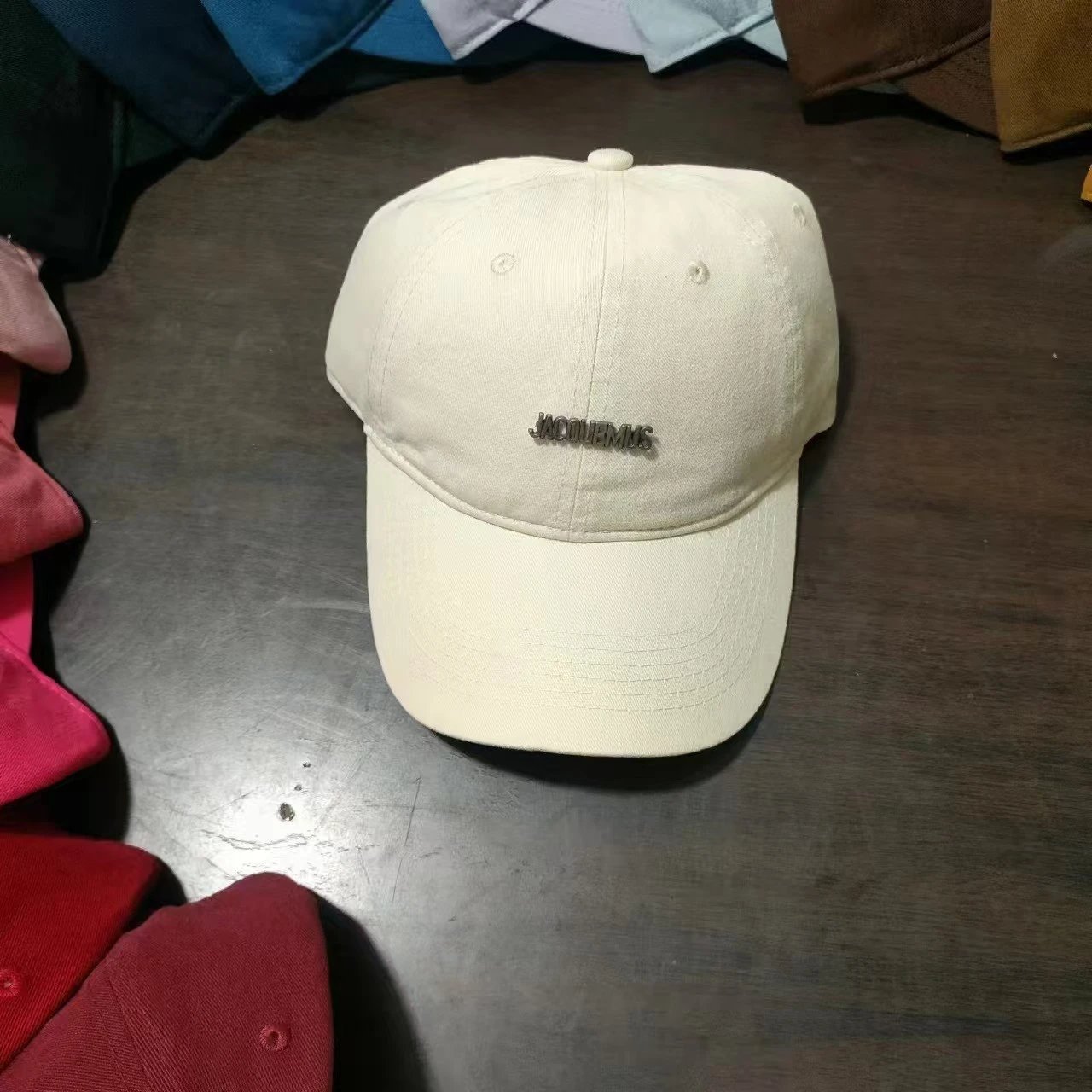 米白色