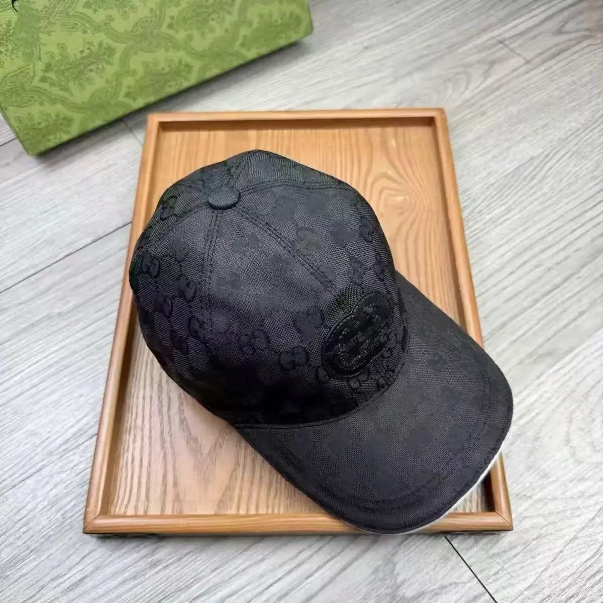 黑色