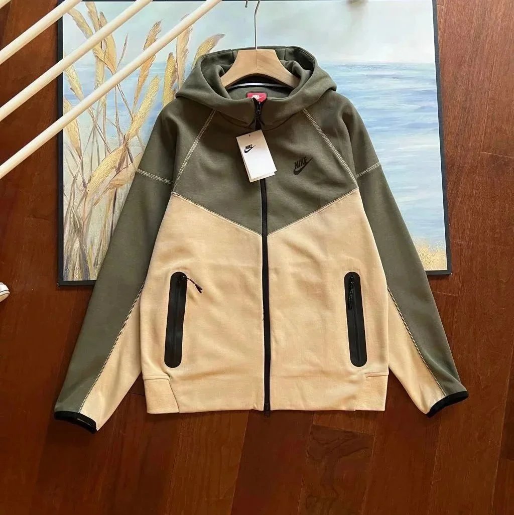 军绿拼米白 衣服