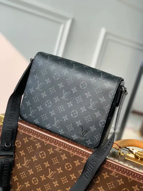 Louis Vuitton Monogram Canvas Crossbody Bag